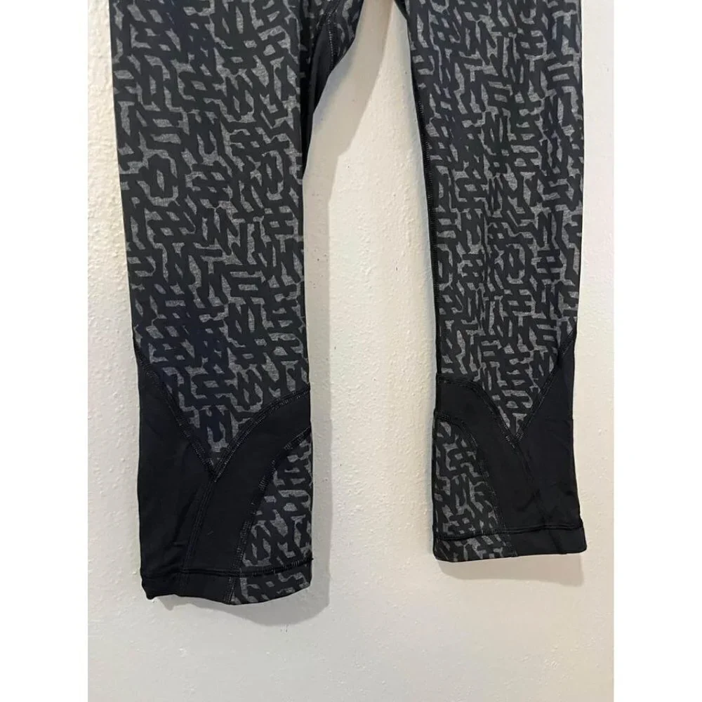 Lululemon Black net Print Run Inspire Crop II Block it Pocket Leggings Size 6